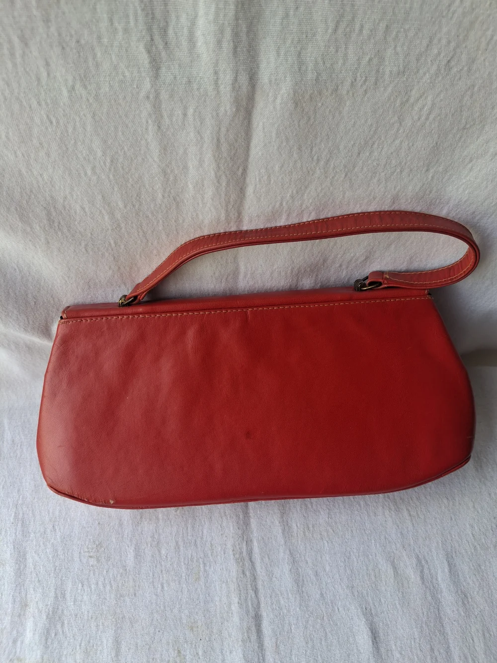 Vintage Red Leather Shoulder Bag - Classic Women's Handbag